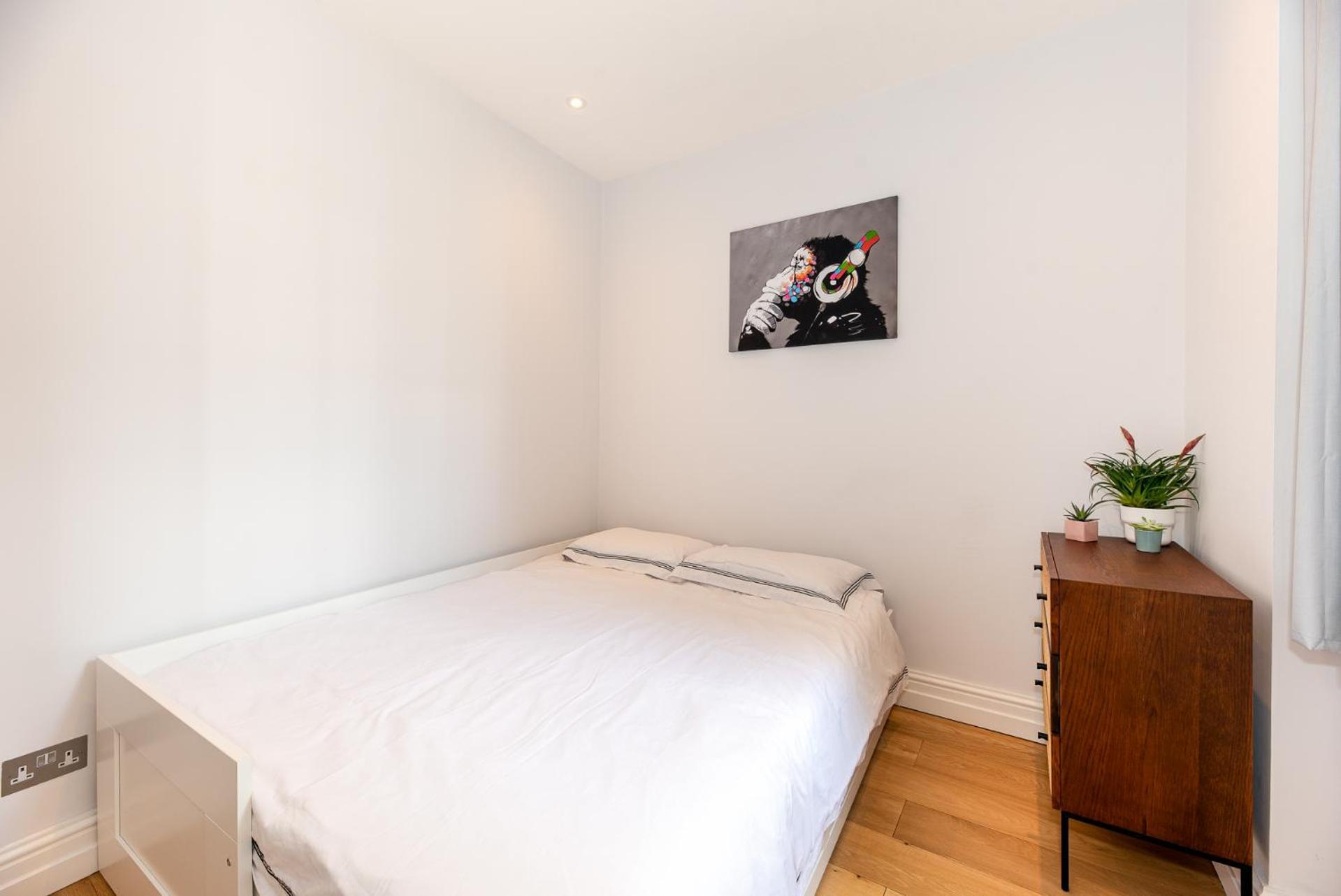 2-Bedroom Victorian Apartment In Kensington Лондон Экстерьер фото