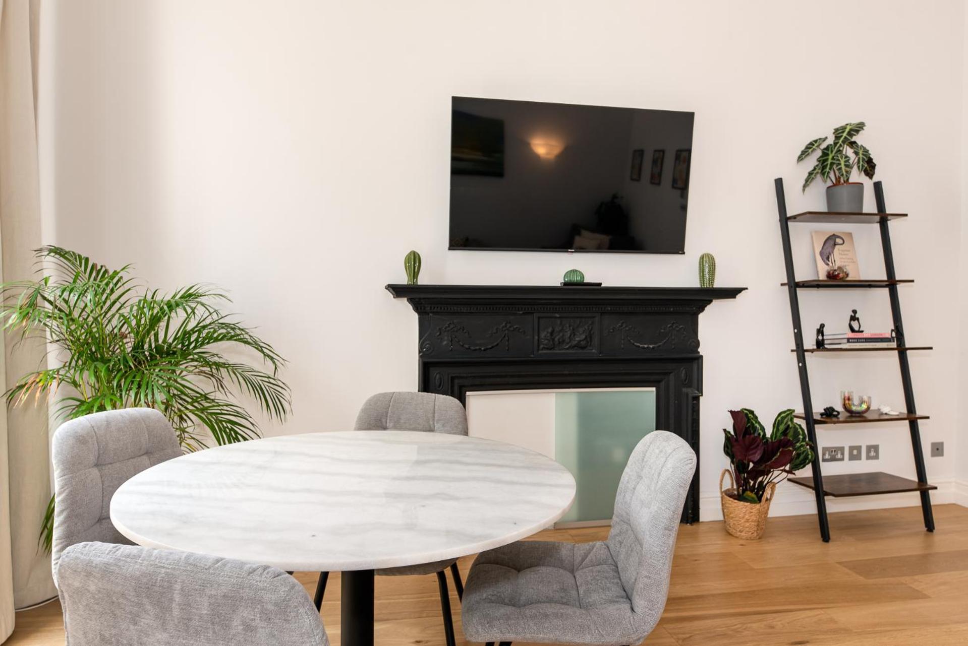 2-Bedroom Victorian Apartment In Kensington Лондон Экстерьер фото