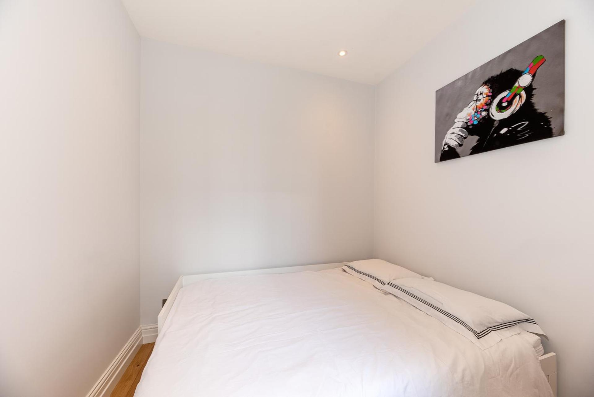 2-Bedroom Victorian Apartment In Kensington Лондон Экстерьер фото