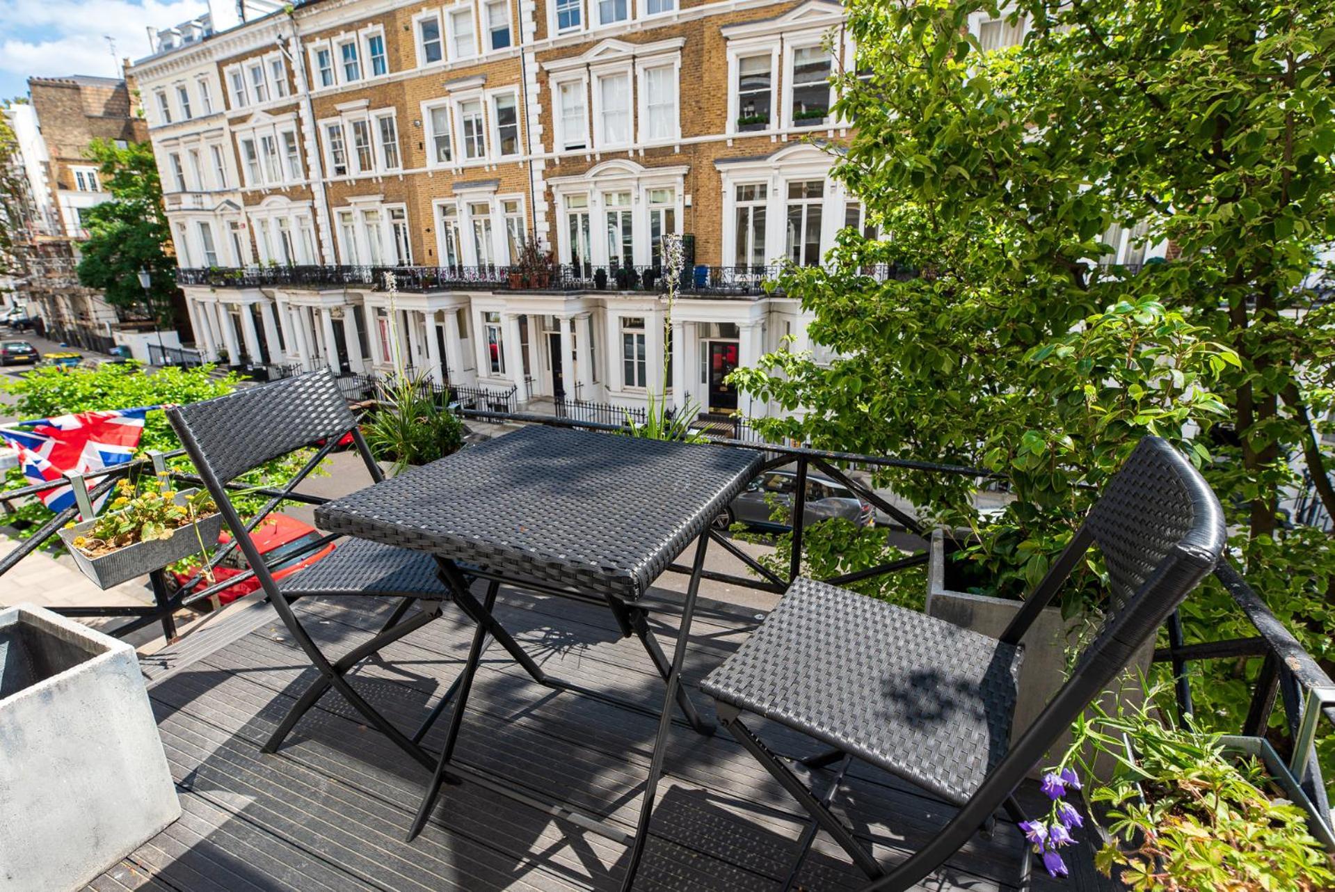 2-Bedroom Victorian Apartment In Kensington Лондон Экстерьер фото